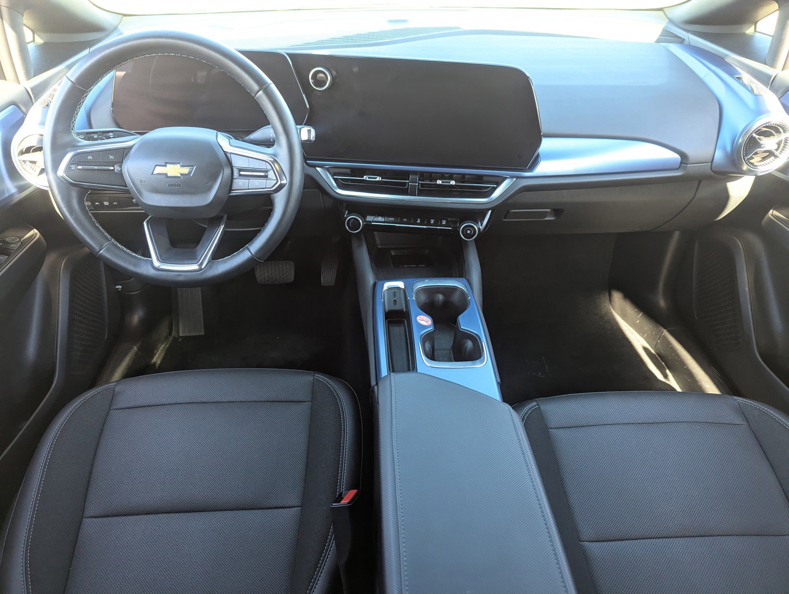 Used 2025 Chevrolet Equinox EV LT w/ Convenience Package image 16