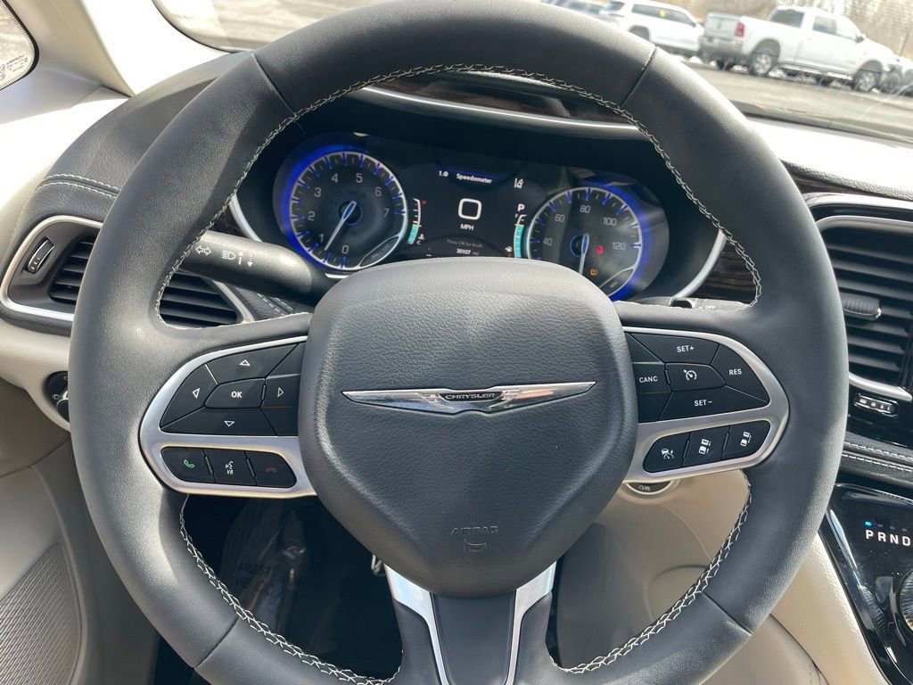 Used 2024 Chrysler Pacifica Limited image 12