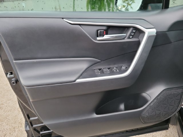 Used 2023 Toyota RAV4 XLE Premium FWD image 12