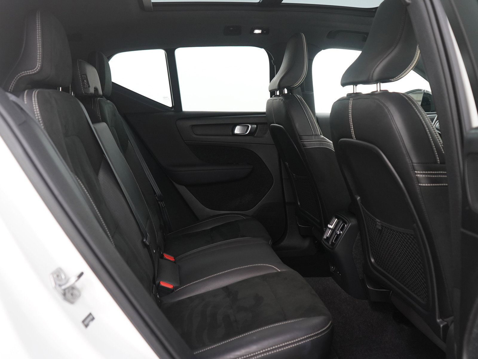 Used 2021 Volvo XC40 P8 Recharge w/ Advanced Package image 13