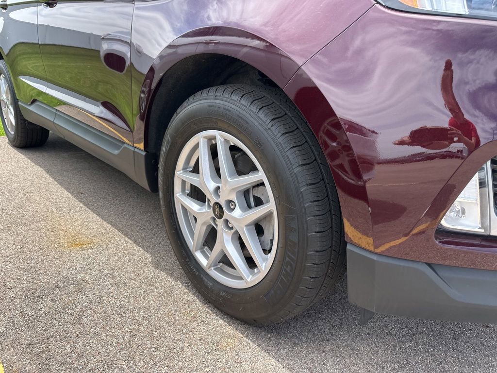 Used 2024 Ford Edge SEL w/ Convenience Package AWD/4WD image 3