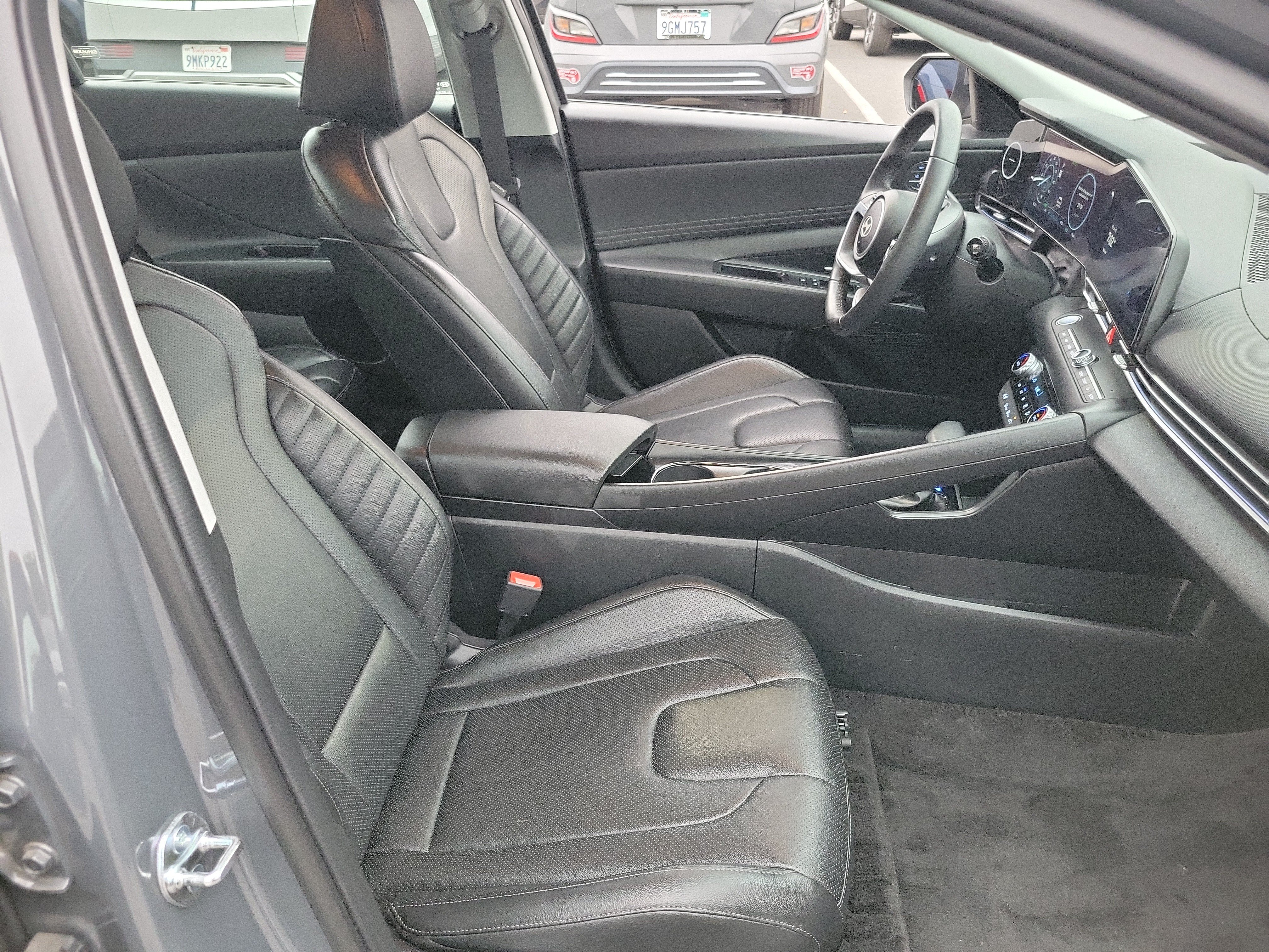 Certified 2025 Hyundai Elantra Limited FWD image 22