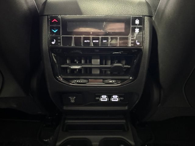 Used 2025 Jeep Grand Cherokee L Limited w/ Luxury Tech Group II AWD/4WD image 17
