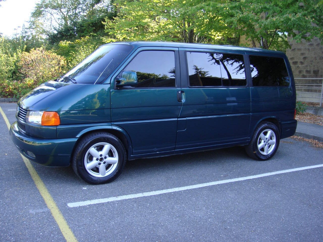 Used 2003 Volkswagen Eurovan MV FWD image 3