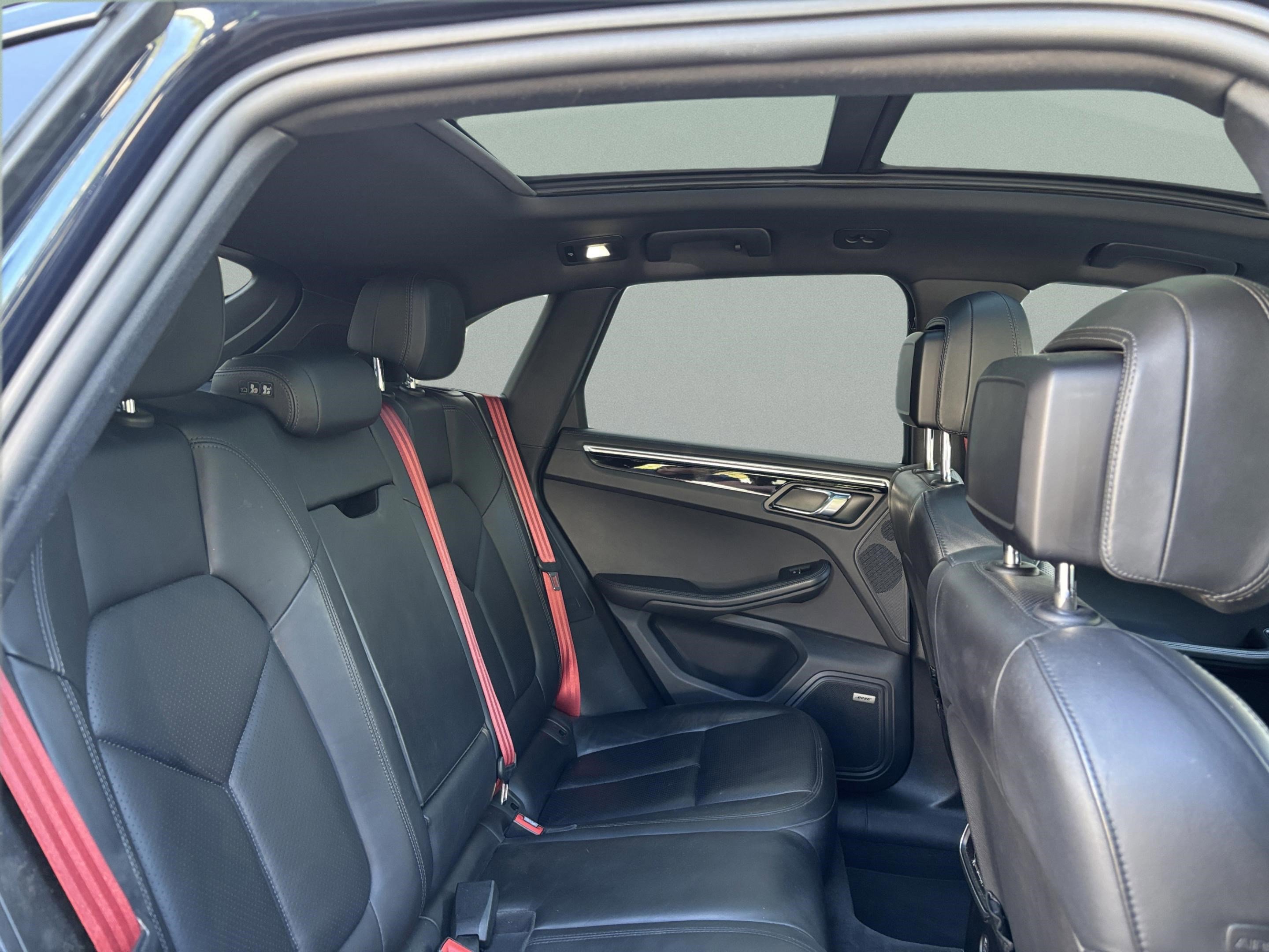 Used 2017 Porsche Macan GTS AWD/4WD image 31