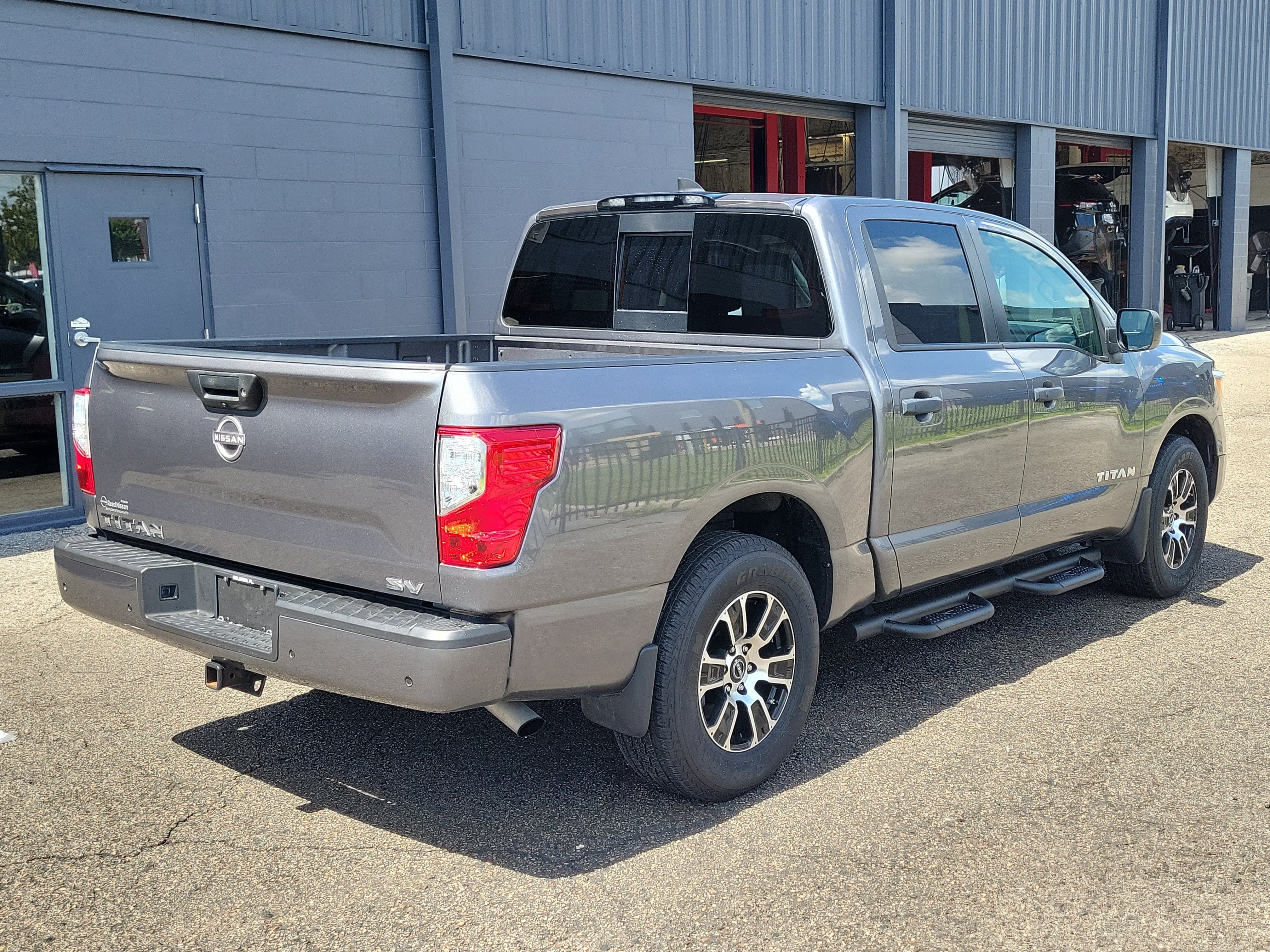 Certified 2024 Nissan Titan SV w/ SV Convenience Package RWD image 4