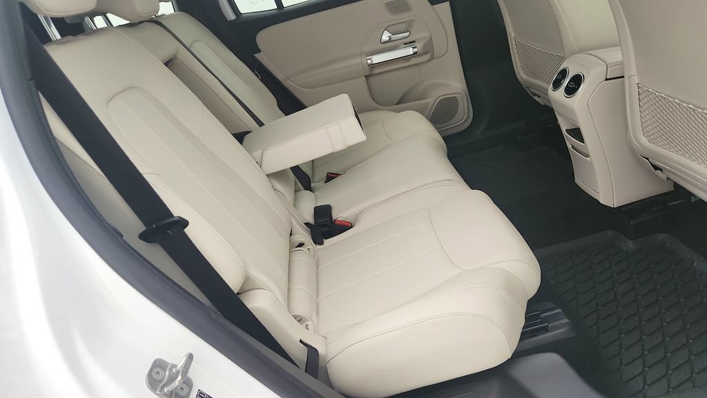 Used 2025 Mercedes-Benz GLB 250 w/ Exclusive Package image 30