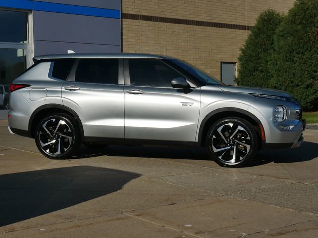 Used 2023 Mitsubishi Outlander SE image 8