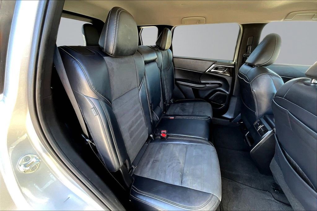 Used 2024 Mitsubishi Outlander SE image 26