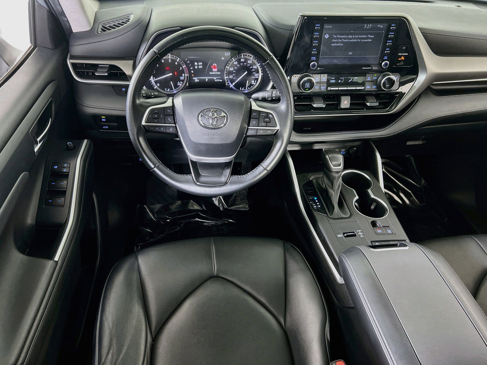 Used 2022 Toyota Highlander XLE FWD image 22