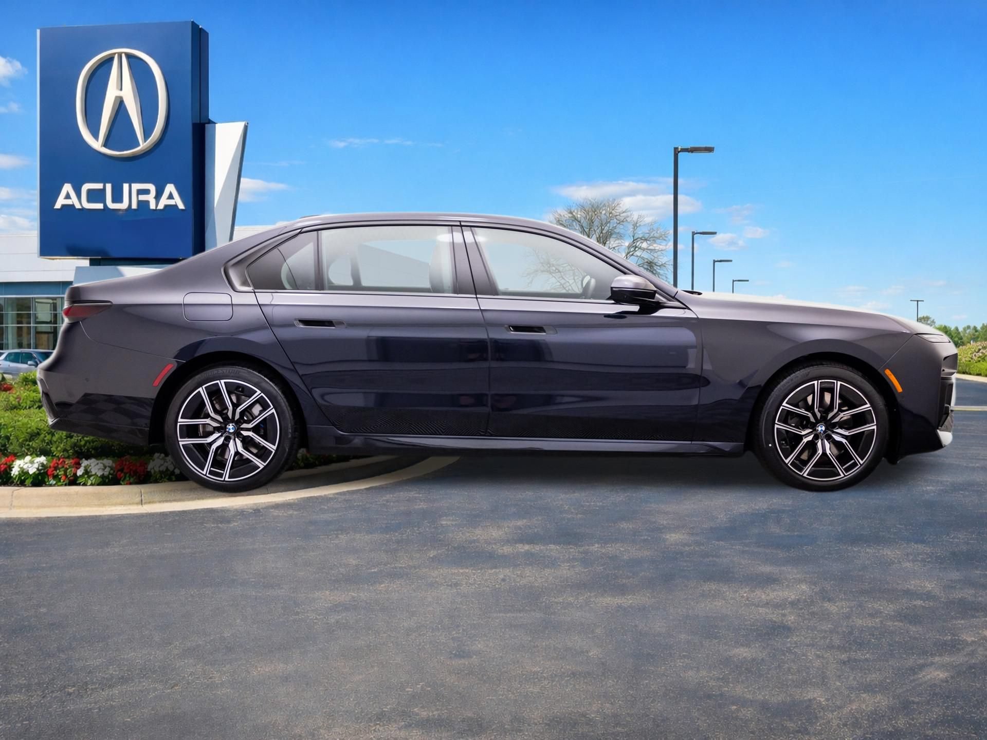 Used 2025 BMW 740i xDrive w/ Premium Package AWD/4WD image 6