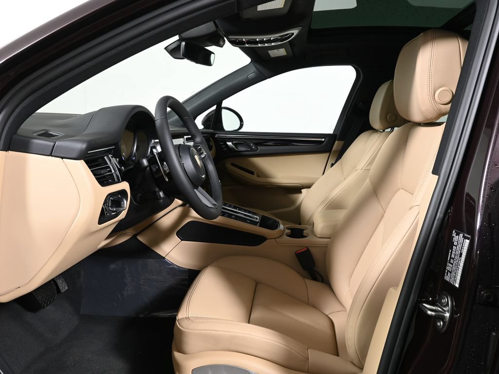 Used 2026 Porsche Macan AWD/4WD image 5