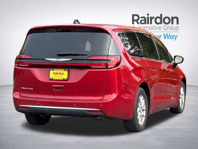 Used 2025 Chrysler Pacifica Select FWD image 5