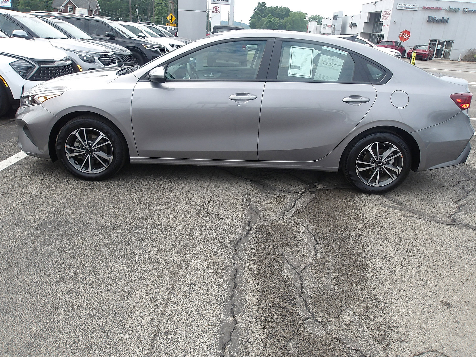 Used 2023 Kia Forte LXS FWD image 4
