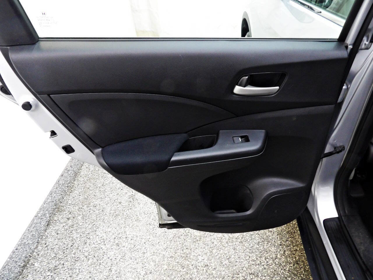 Used 2016 Honda CR-V LX image 9