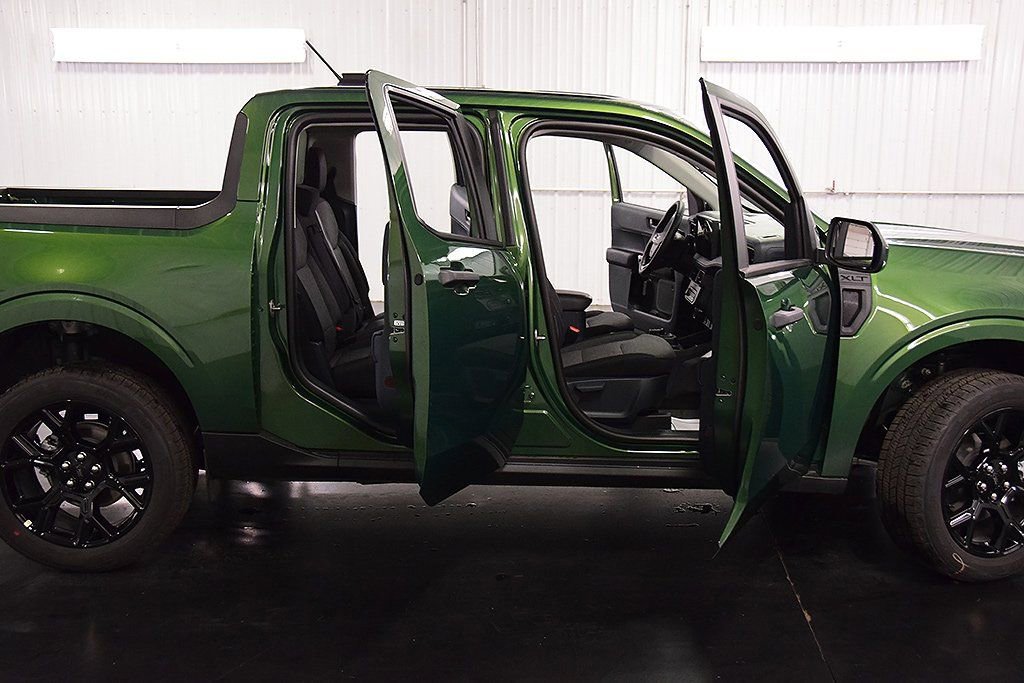 New 2025 Ford Maverick XLT w/ XLT Luxury Package AWD/4WD image 32