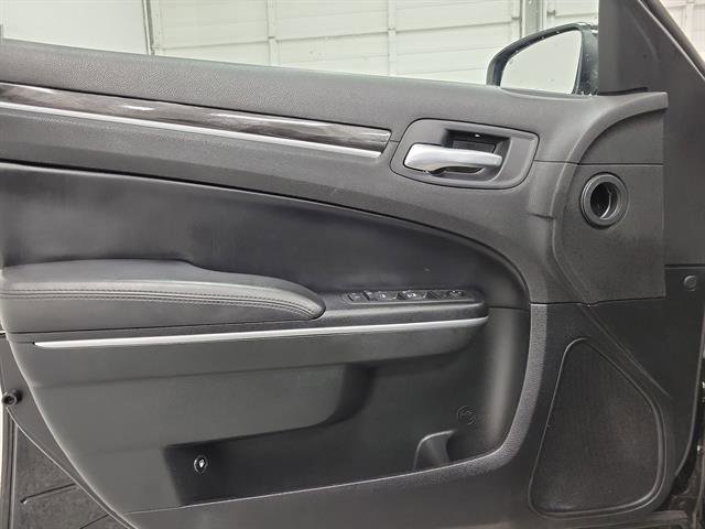 Used 2022 Chrysler 300 Touring image 14
