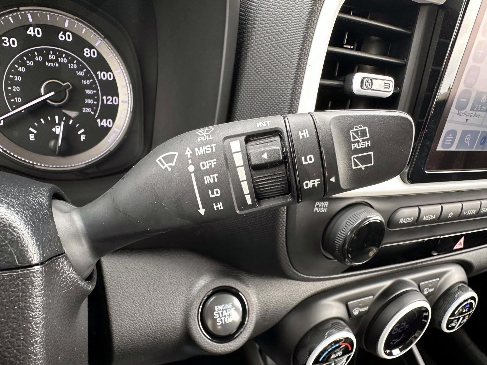 Used 2022 Hyundai Venue Limited FWD image 18