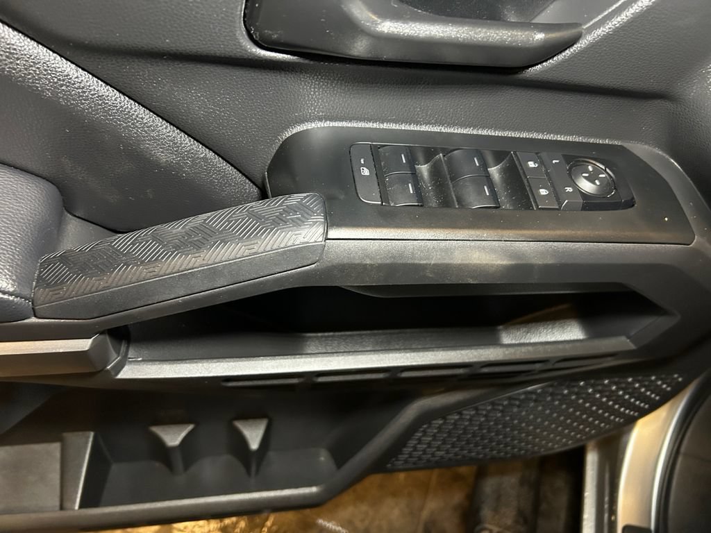 Used 2024 Toyota Tacoma SR5 AWD/4WD image 17
