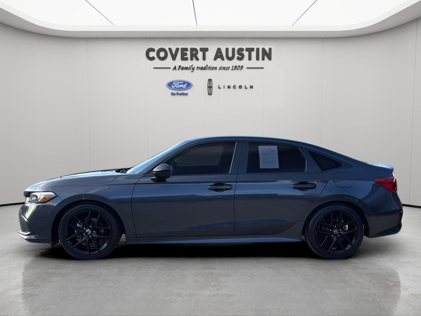 Used 2023 Honda Civic Sport image 2