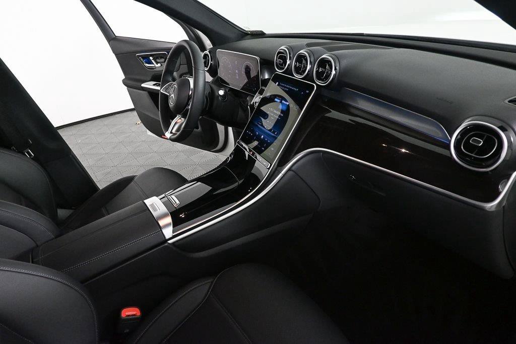 Used 2025 Mercedes-Benz GLC 300 4MATIC image 23