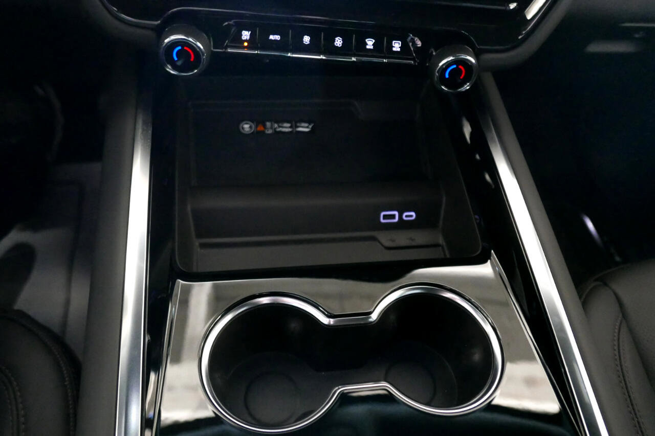 Used 2025 Chevrolet Suburban High Country image 45