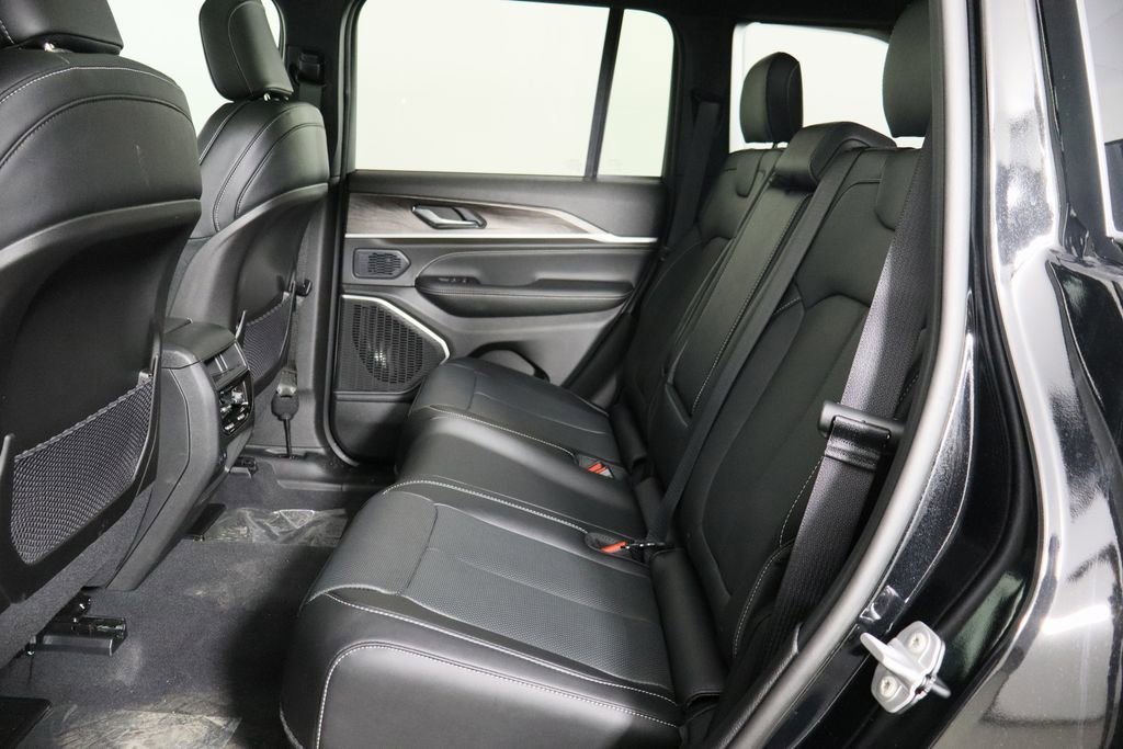 New 2026 Jeep Grand Cherokee Limited image 17