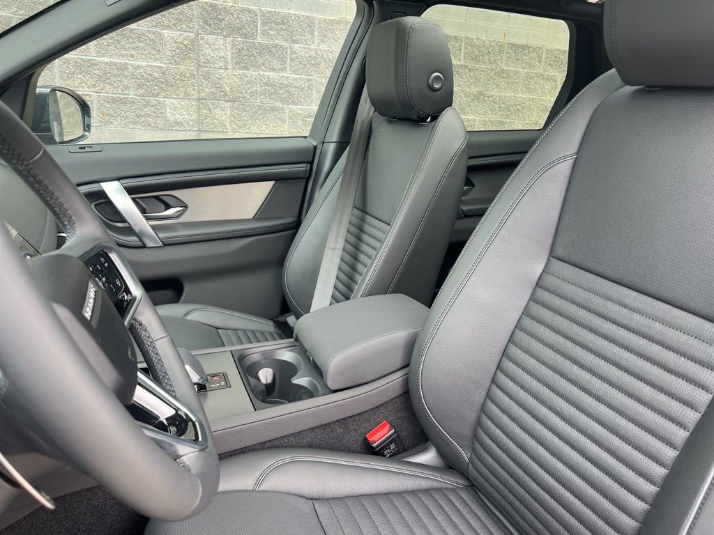 New 2025 Land Rover Discovery Sport Dynamic SE image 10