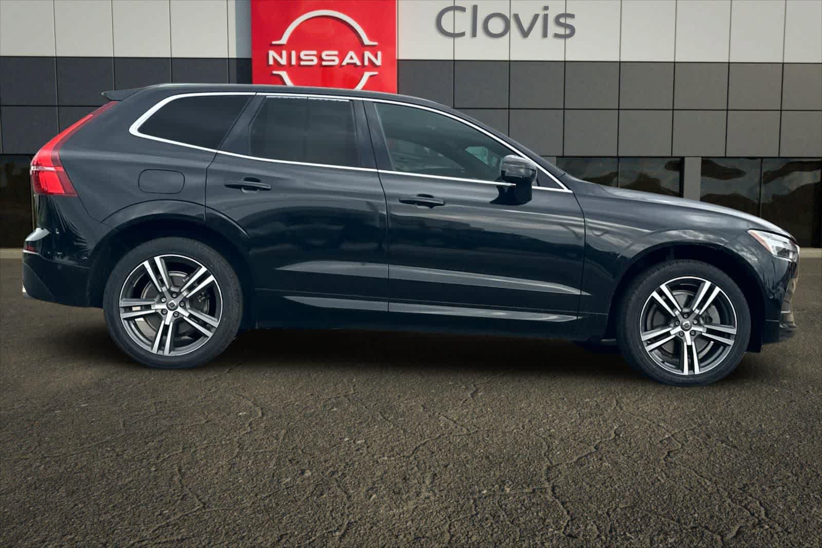 Used 2019 Volvo XC60 T6 Momentum w/ Multimedia Package AWD/4WD image 9