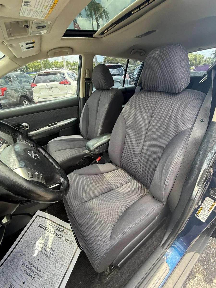 Used 2009 Nissan Versa Hatchback w/ Convenience Pkg FWD image 9