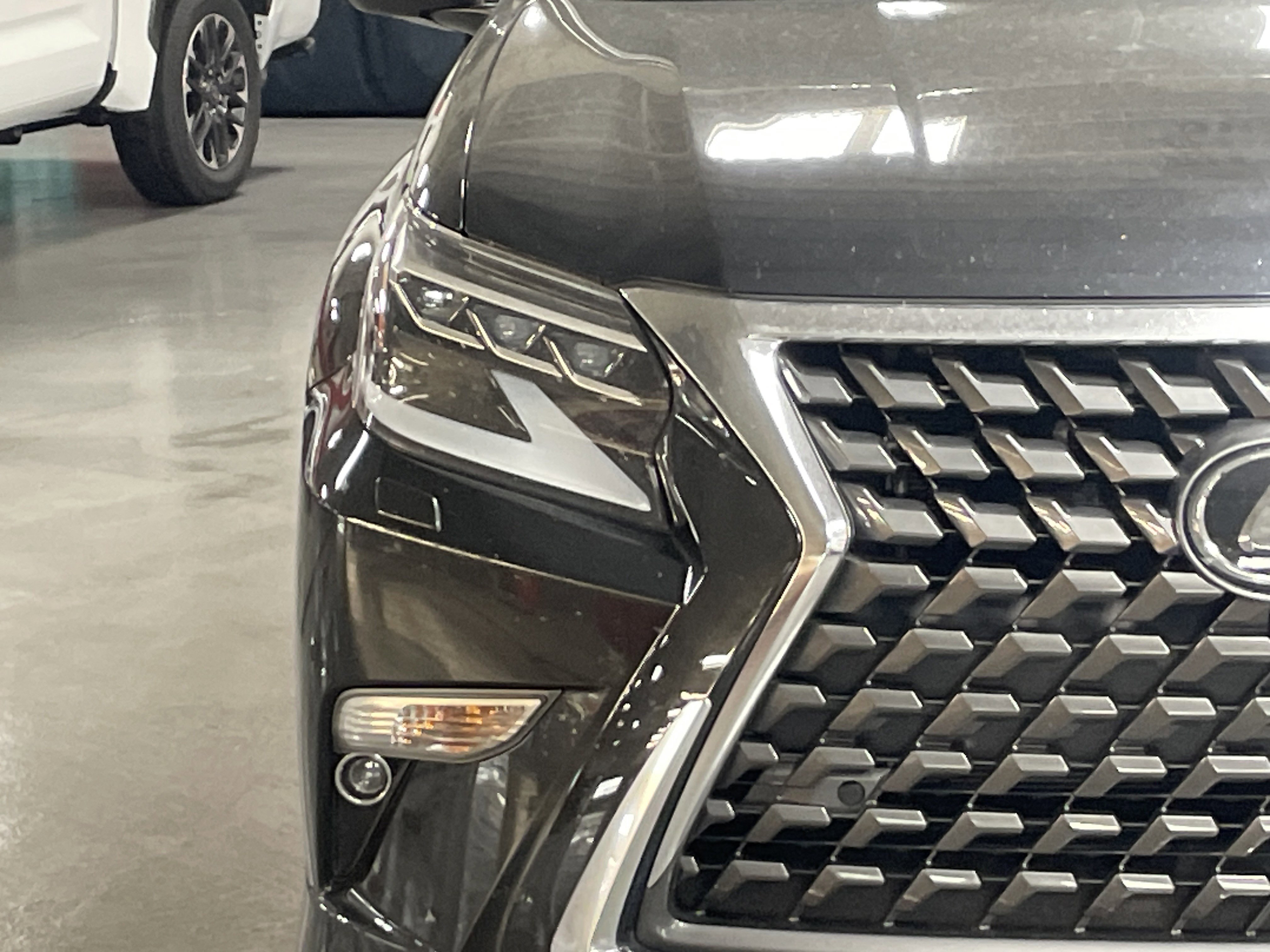 Used 2023 Lexus GX 460 Luxury w/ Sport Design Package image 6