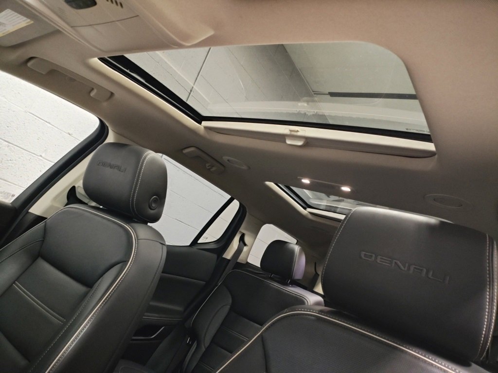 Used 2022 GMC Acadia Denali w/ Denali Ultimate Package image 26
