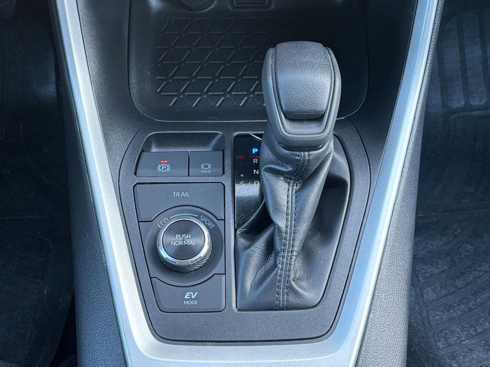 Used 2025 Toyota RAV4 LE image 37