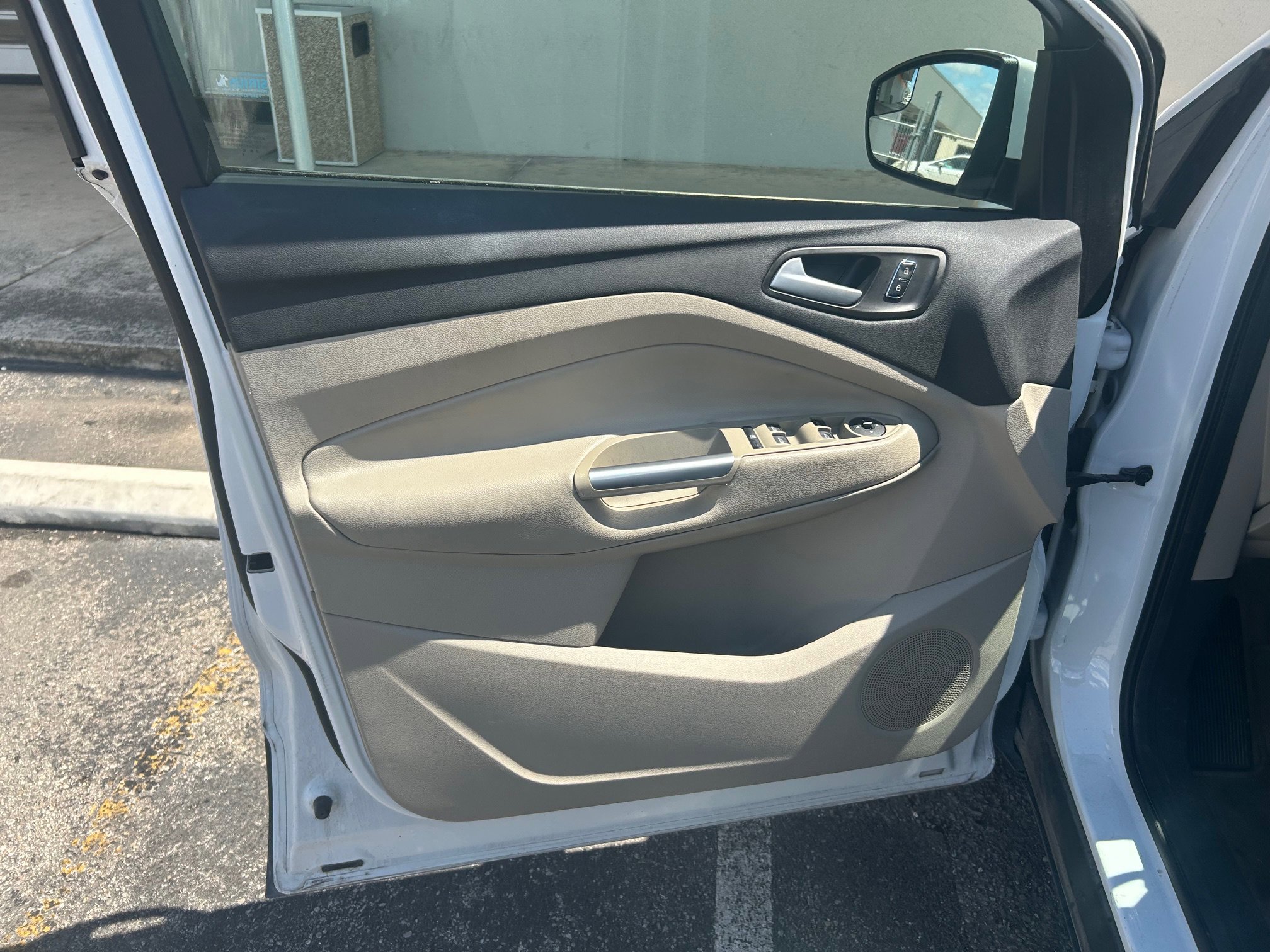 Used 2016 Ford Escape SE FWD image 17