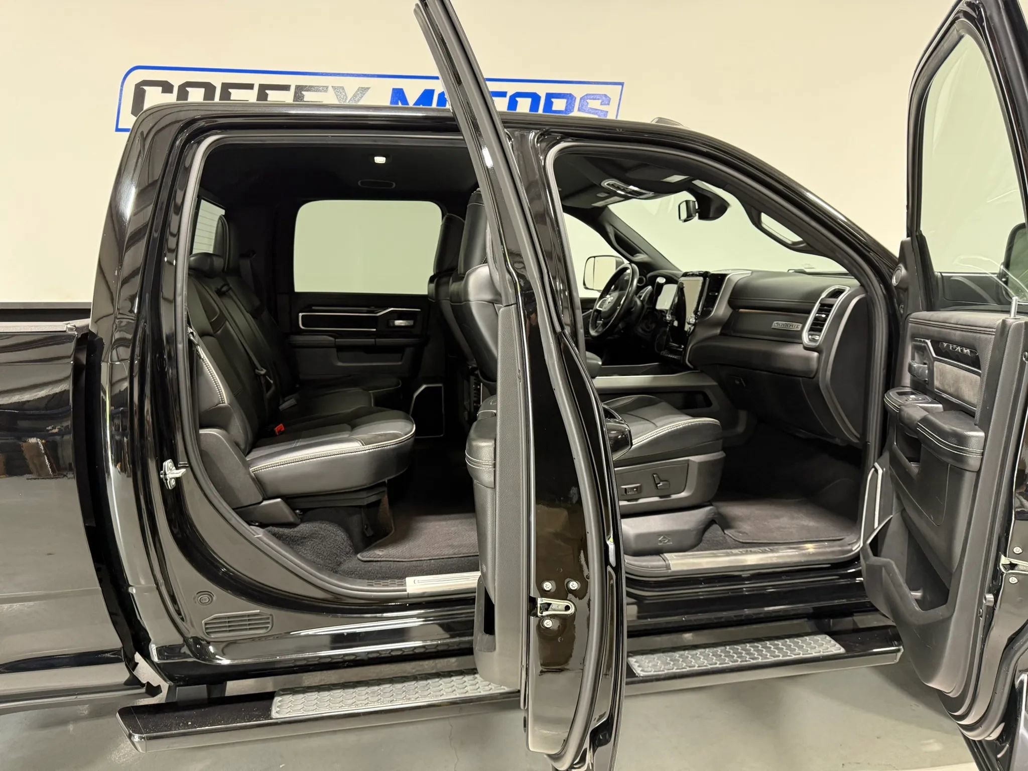 Used 2020 RAM 2500 Laramie AWD/4WD image 11