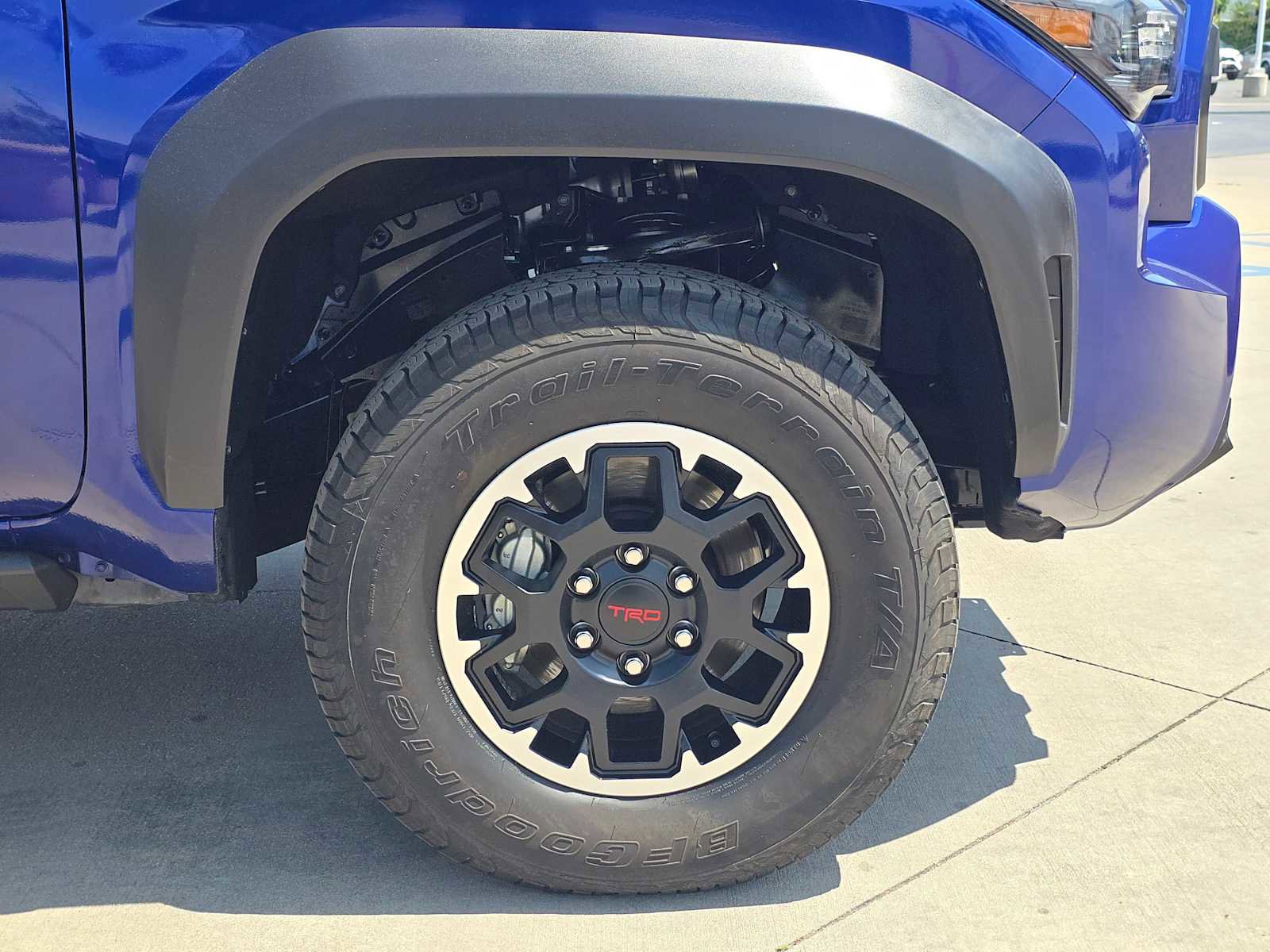 Certified 2025 Toyota Tacoma TRD Off-Road AWD/4WD image 9
