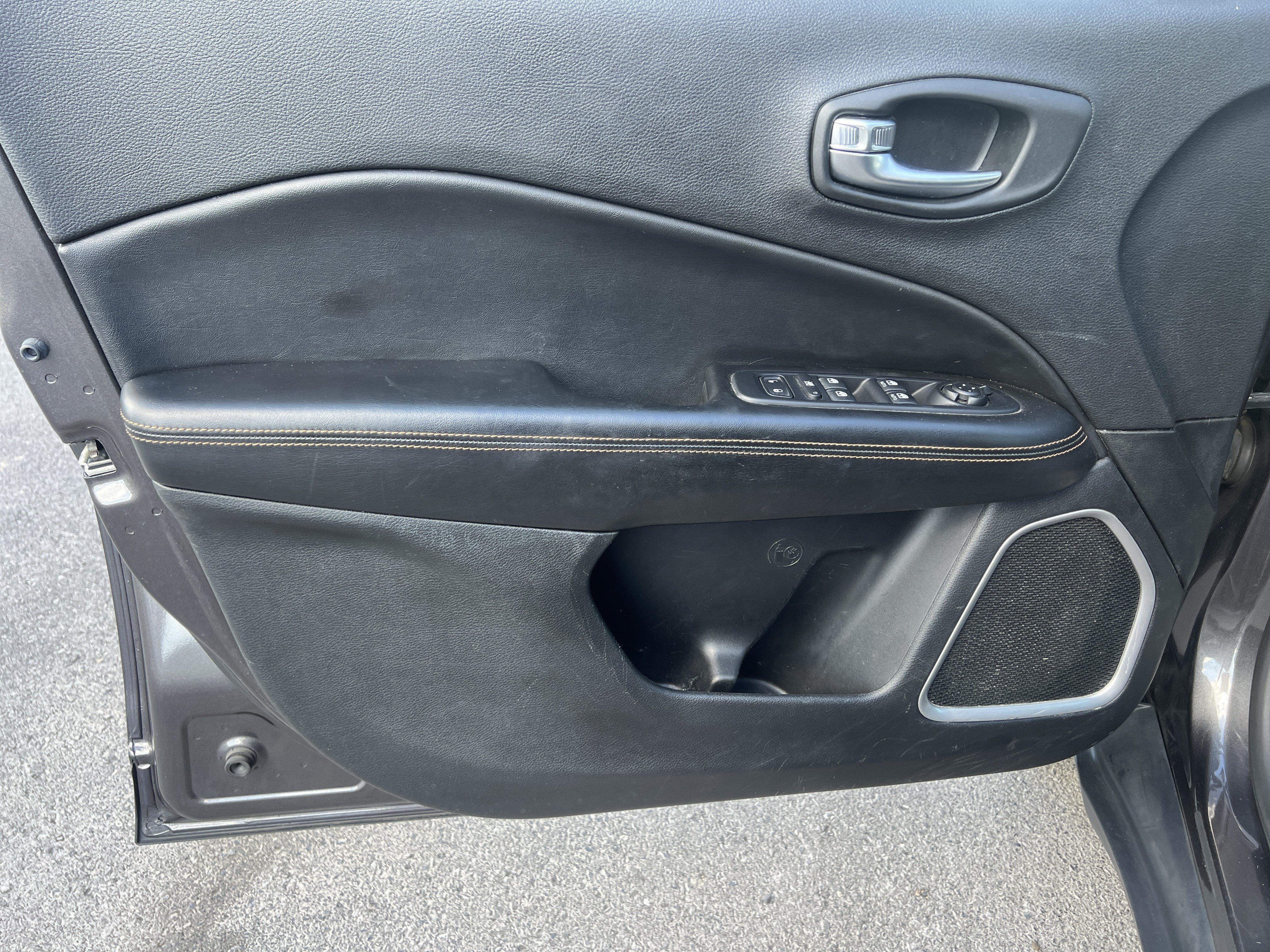 Used 2019 Jeep Compass Limited AWD/4WD image 15