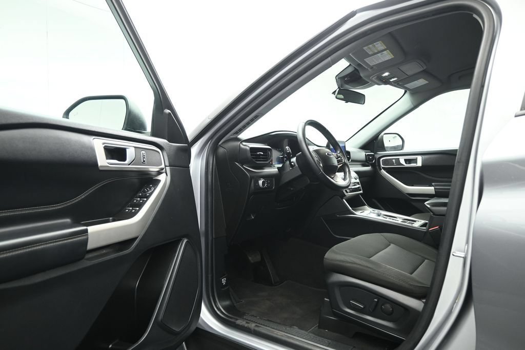 Certified 2022 Ford Explorer XLT RWD image 26