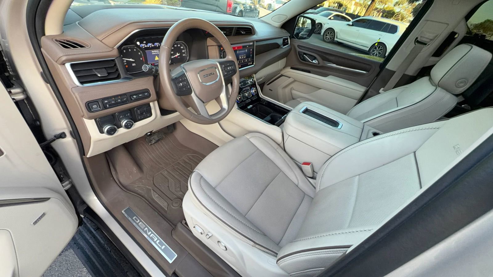 Used 2021 GMC Yukon XL Denali w/ Denali Ultimate Package image 13