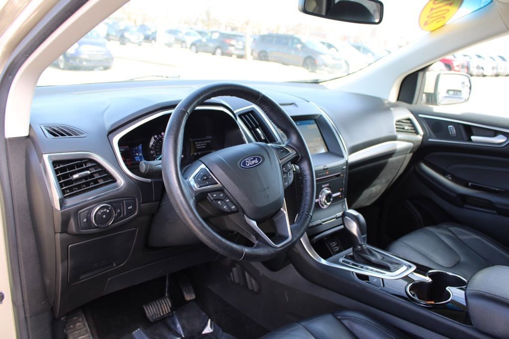 Used 2018 Ford Edge Titanium image 19