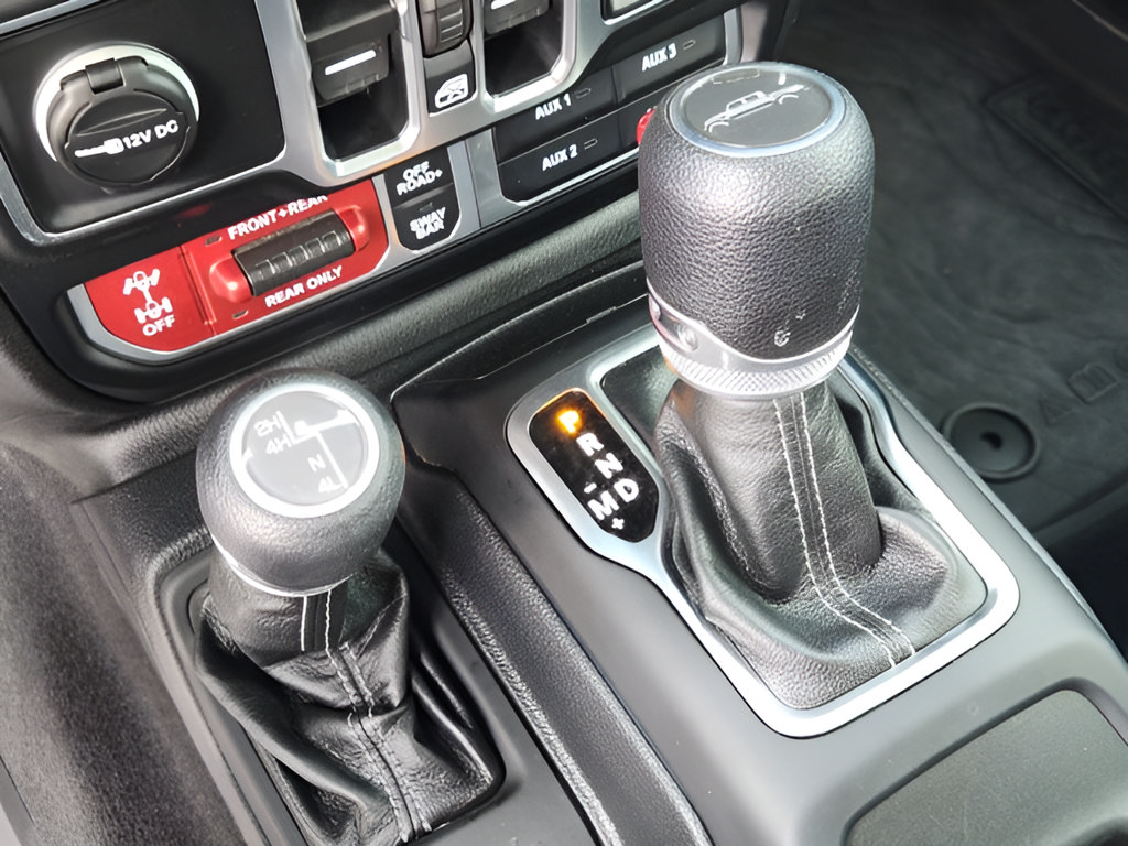 Used 2025 Jeep Gladiator Rubicon AWD/4WD image 21