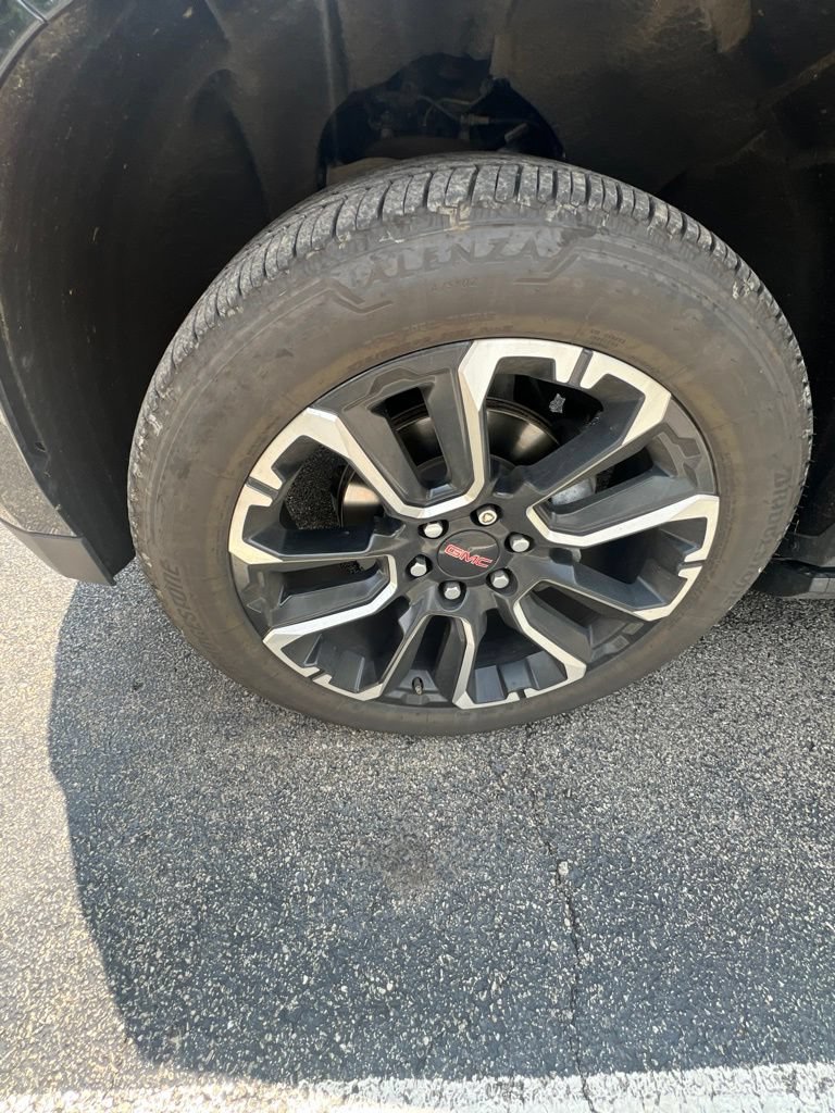 Used 2022 GMC Yukon Denali AWD/4WD image 2