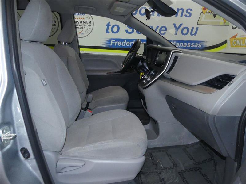 Used 2020 Toyota Sienna L FWD image 6