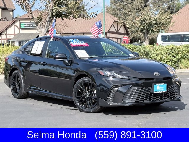 Used 2025 Toyota Camry SE FWD image 2