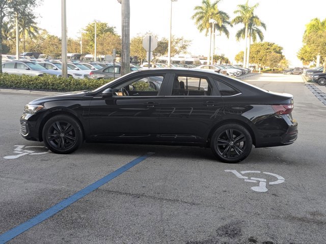 Used 2024 Volkswagen Jetta SE w/ Panoramic Sunroof Package image 9