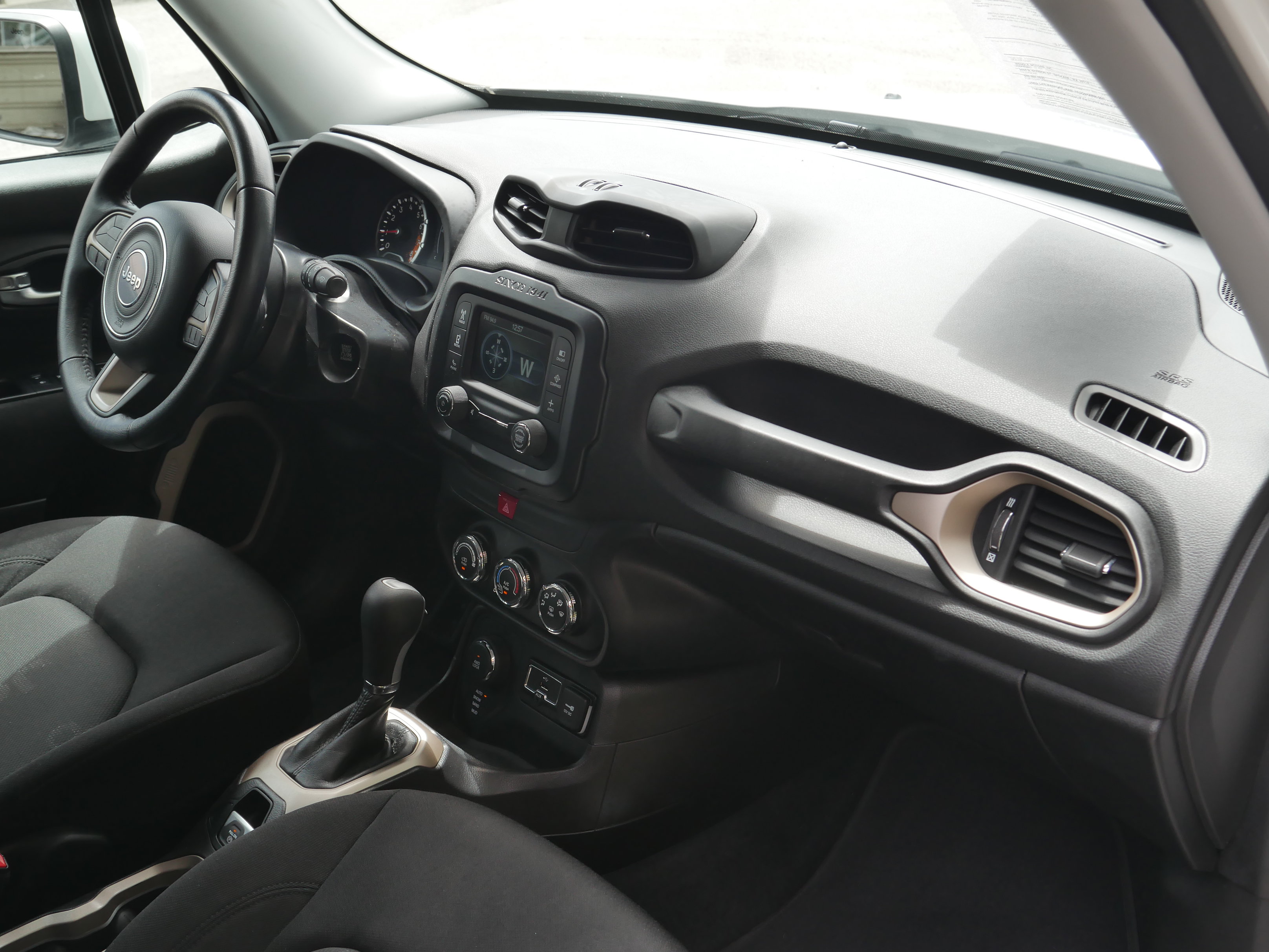 Used 2017 Jeep Renegade Latitude AWD/4WD image 25