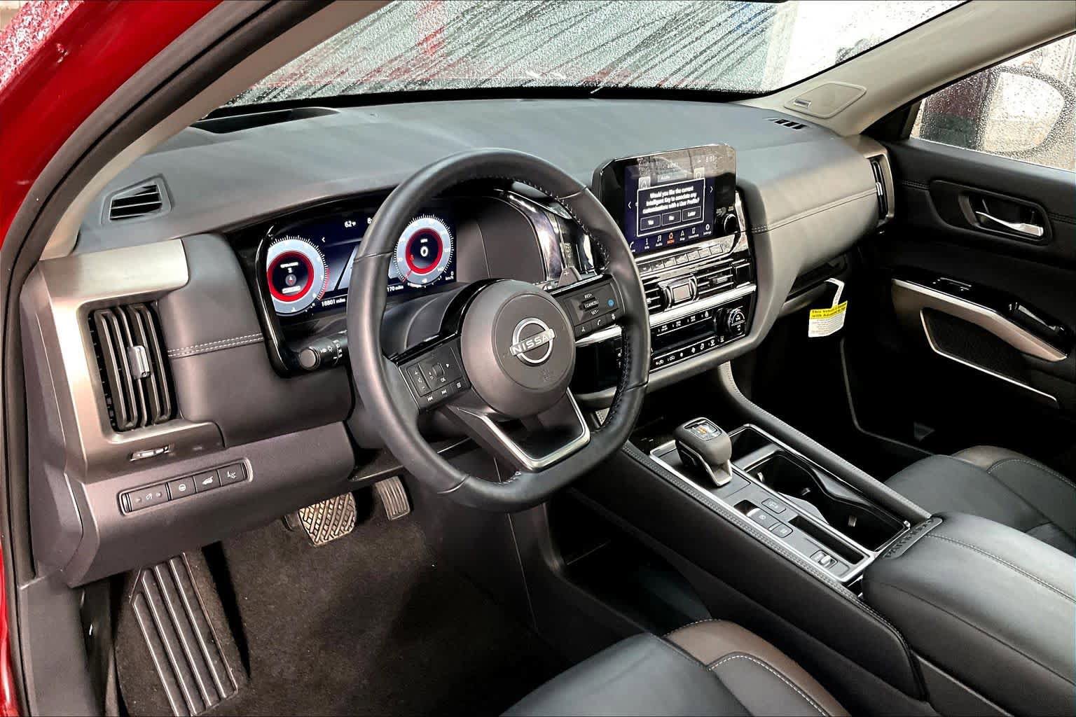 Used 2025 Nissan Pathfinder Platinum FWD image 18