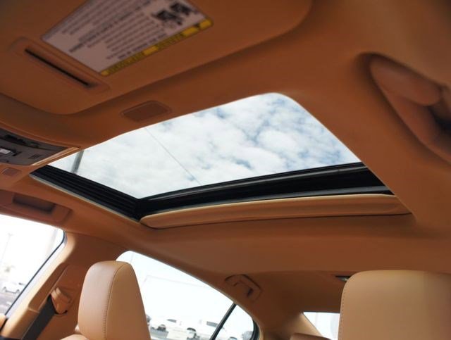Used 2025 Lexus ES 350 w/ Premium Package FWD image 6