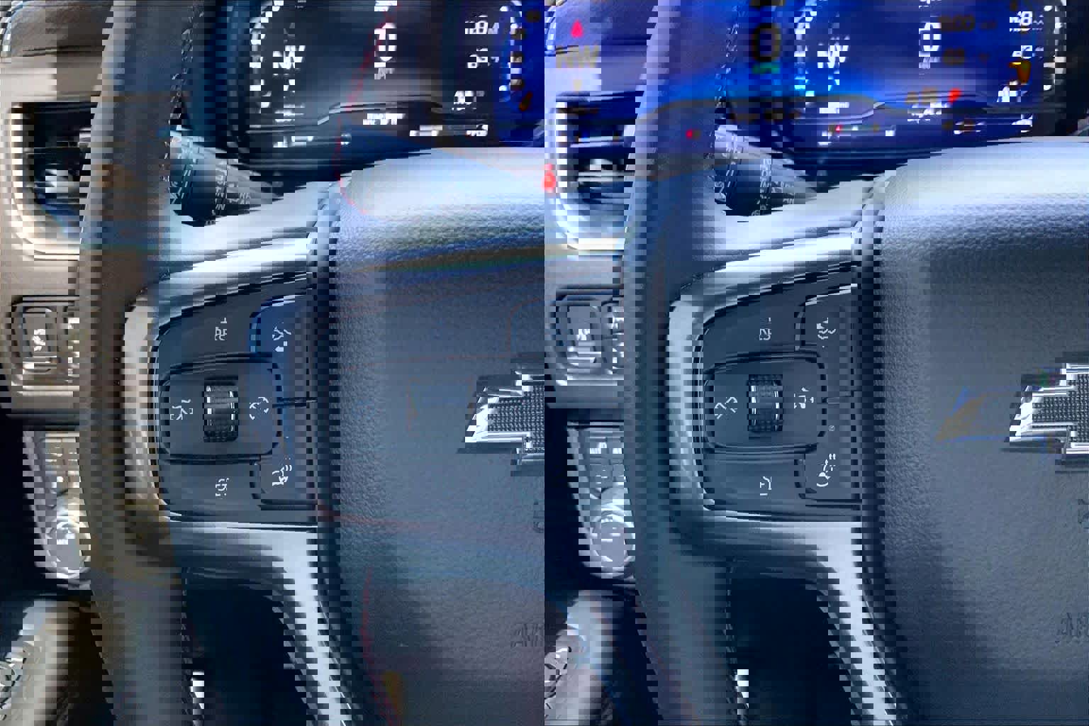 Used 2023 Chevrolet Suburban RST w/ Luxury Package image 24