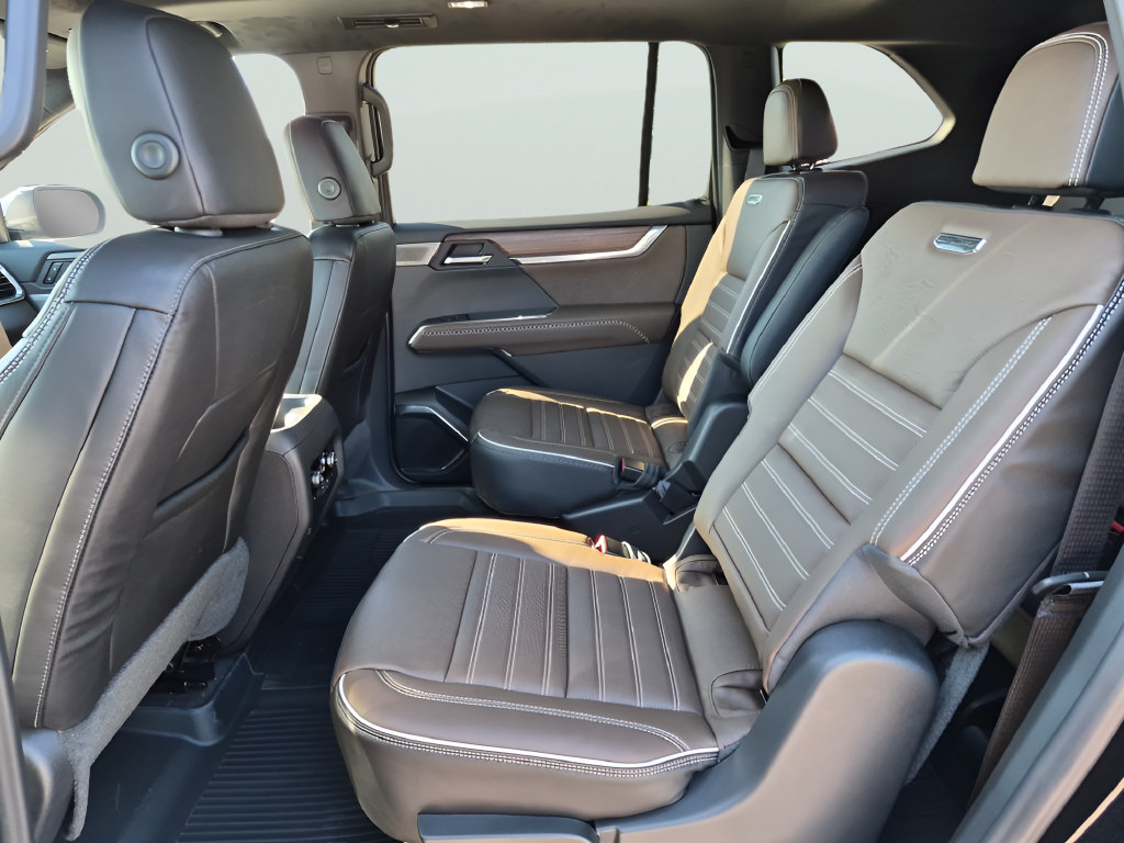 New 2027 GMC Acadia Denali Ultimate w/ LPO, Floor Liner Package AWD/4WD image 33